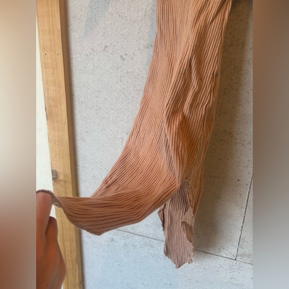 Simple Folk Gown - Picture 4 of 9